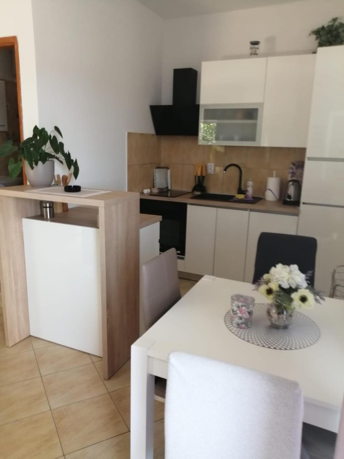 Mala Basina -Maslina Apartment Vrbanj Luaran gambar